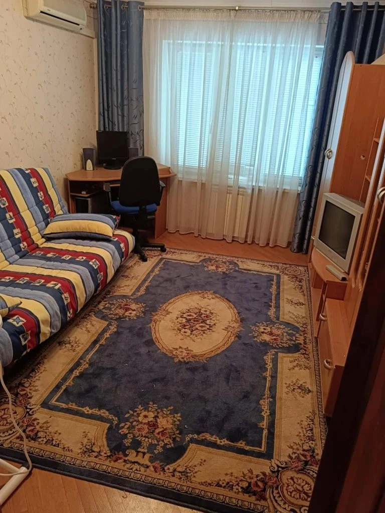 Продаётся 4-комнатная квартира в Центре