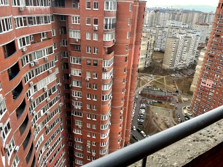 Sale of a 5-room apartment 175.5 sq.m. 27-28 floors