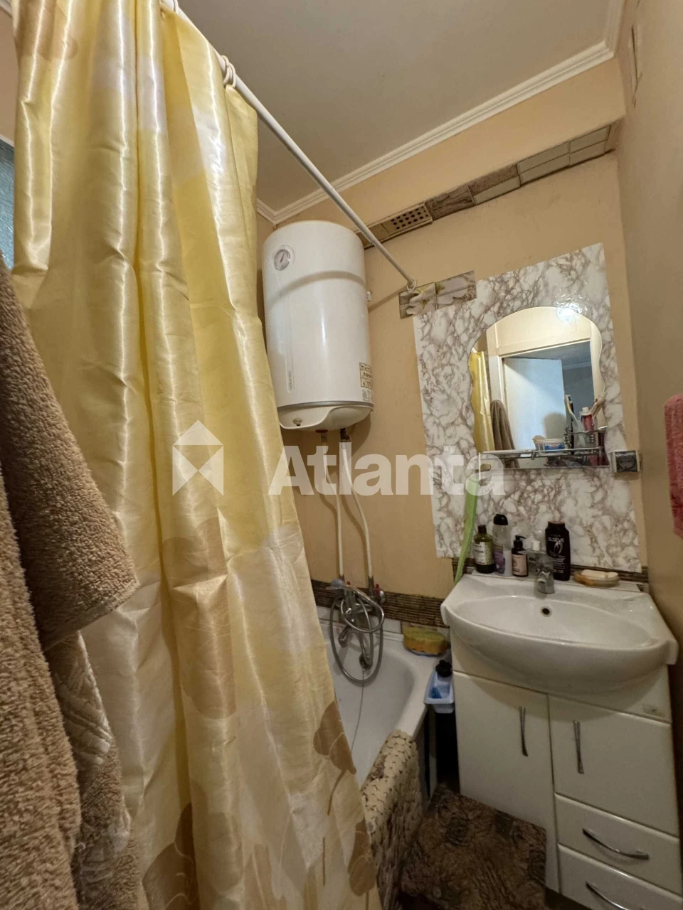 3-кімнатна квартира 65 м² на вулиці Бувалкіна. Косметичний ремонт