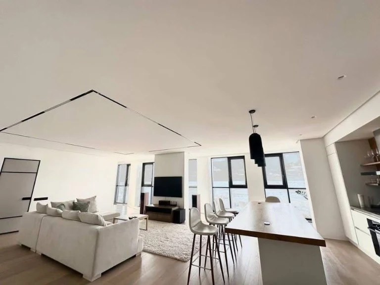 I am selling an apartment of 130m2 in the residential complex NOVODVORYANSKIY