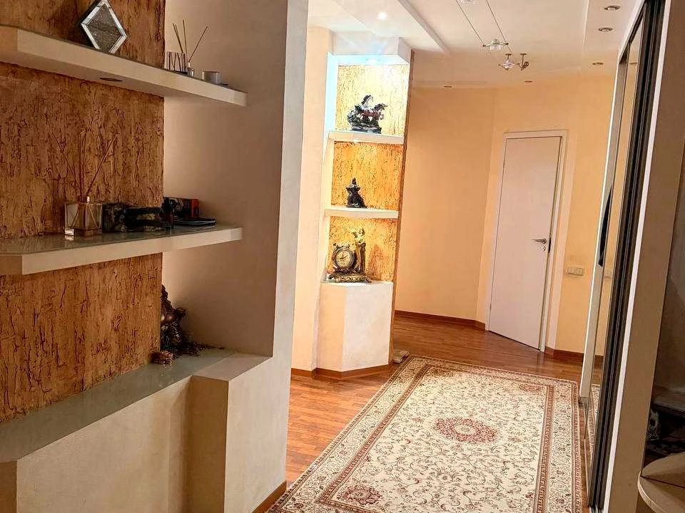 Apartment. Kyiv, Khizh' Zaton st.