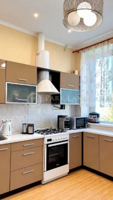 Продається 2-кімнатна квартира 65 кв. м з ремонтом в будинку "Іллєнка" 12