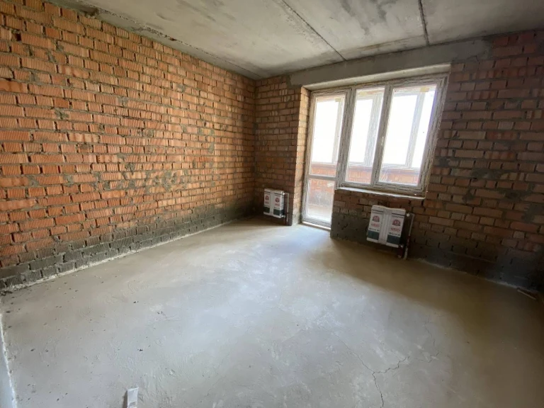 Двухкомнатная квартира 67 м² в новом кирпичном доме на Сахар