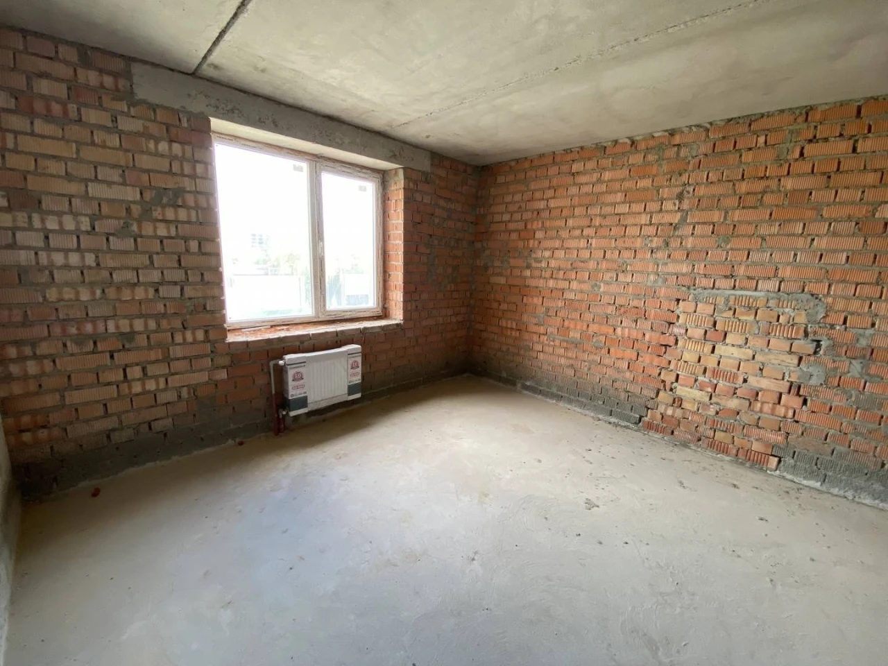Двухкомнатная квартира 67 м² в новом кирпичном доме на Сахар