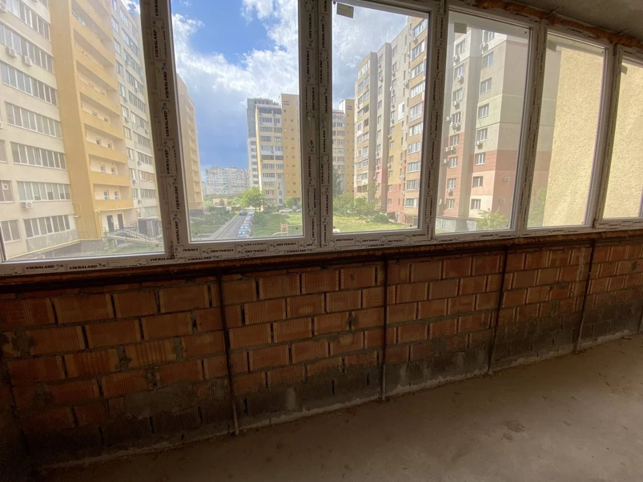 Двухкомнатная квартира 67 м² в новом кирпичном доме на Сахар