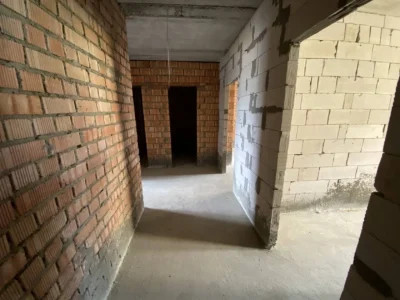 Двухкомнатная квартира 67 м² в новом кирпичном доме на Сахар