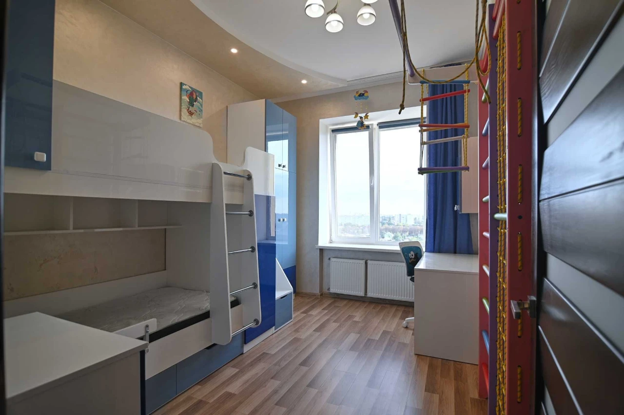 Sale of a fully furnished three-room apartment! Closed territory