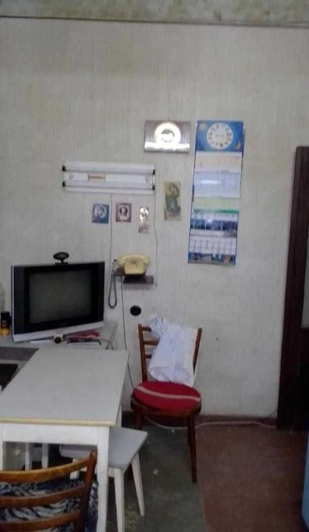 For Sale: 2-room apartment in the city center, street.