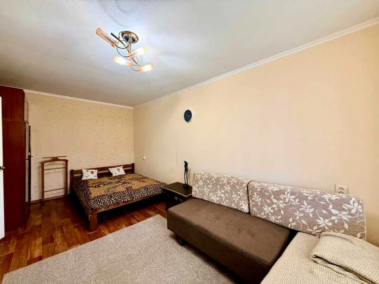 Apartment. Dnipro, residential area Topola-3, street.