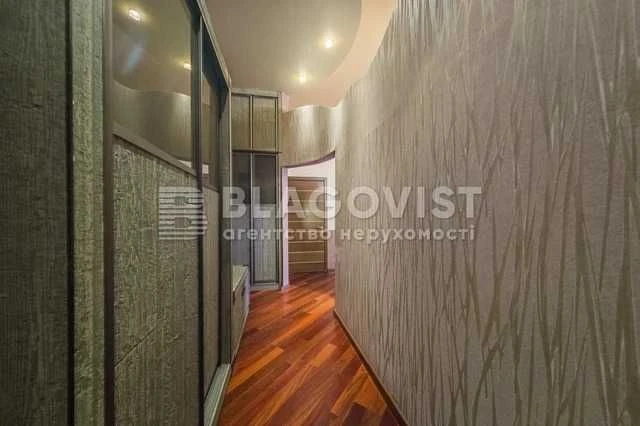 Продажа 3-комнатной квартиры на Тарасовская 30, метро Университет