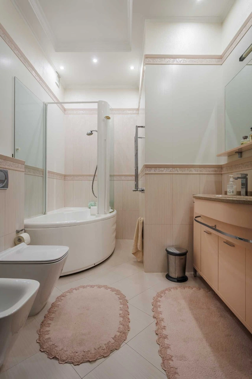 Продаж 4-х поверхового будинку 590 м2, вул. Лубен