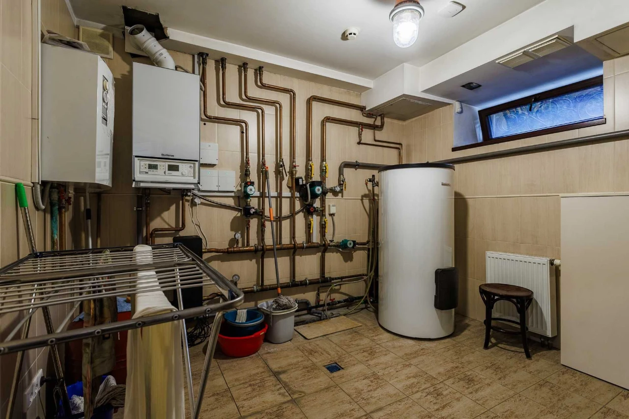 Продаж 4-х поверхового будинку 590 м2, вул. Лубен
