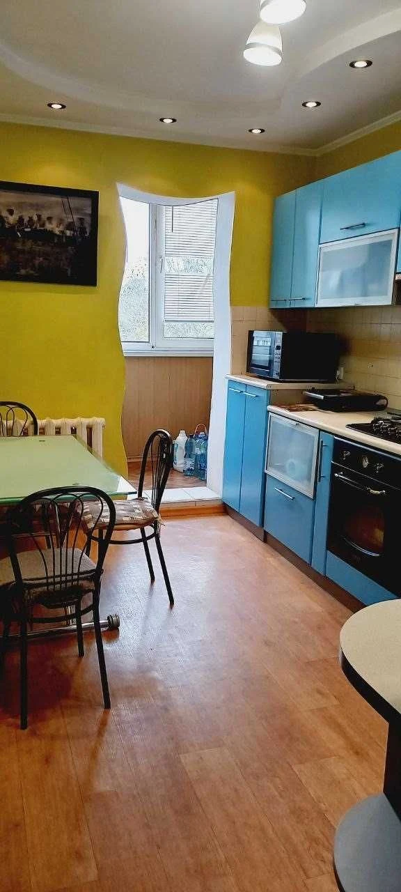 3 bedroom apartment, Akademika Zaboltonogo Street