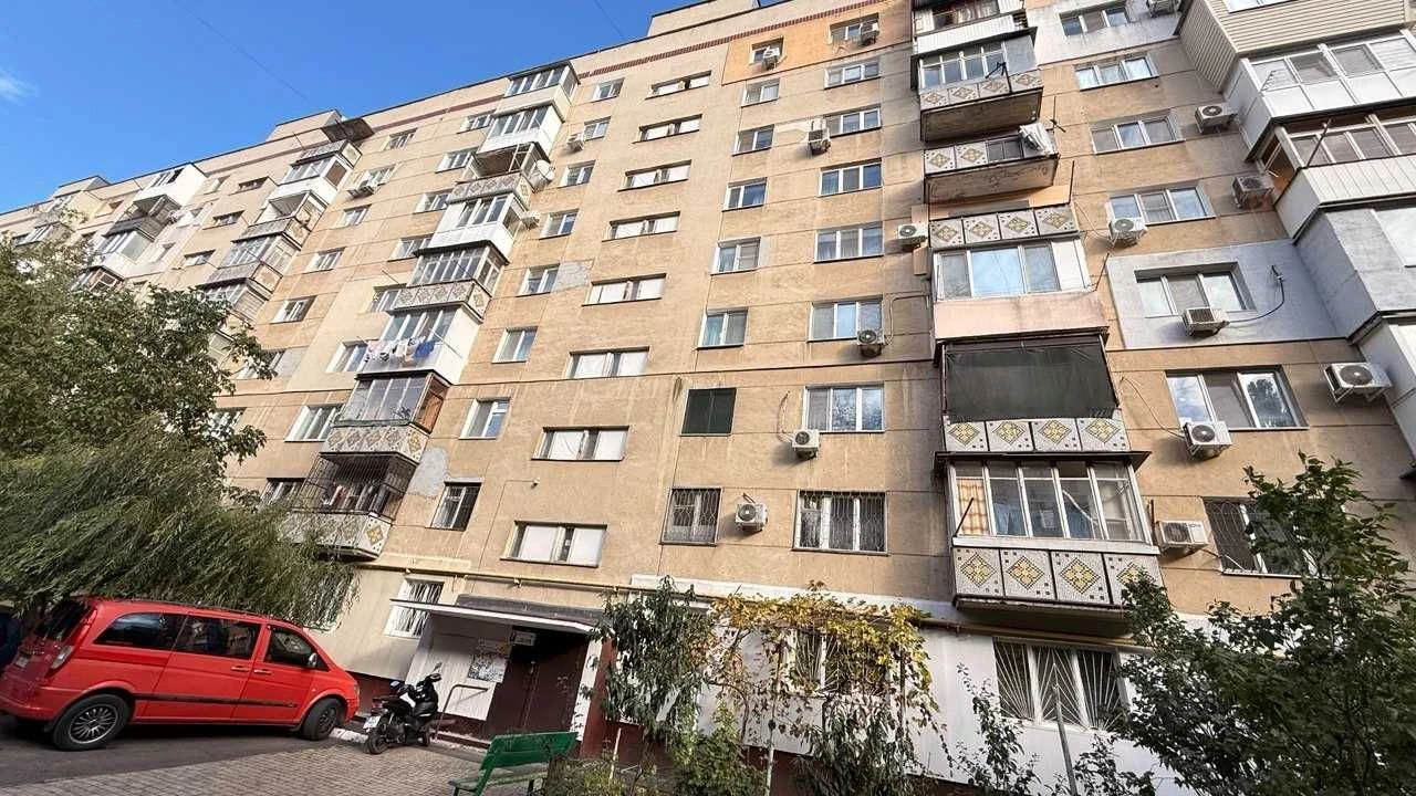 Продажа двухкомнатной квартиры с новым ремонтом на Таировая.