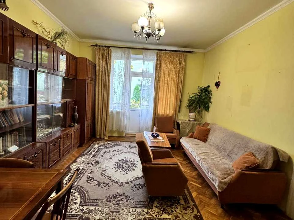 Apartment. Lviv, Oleся Street, Alexander Oleся