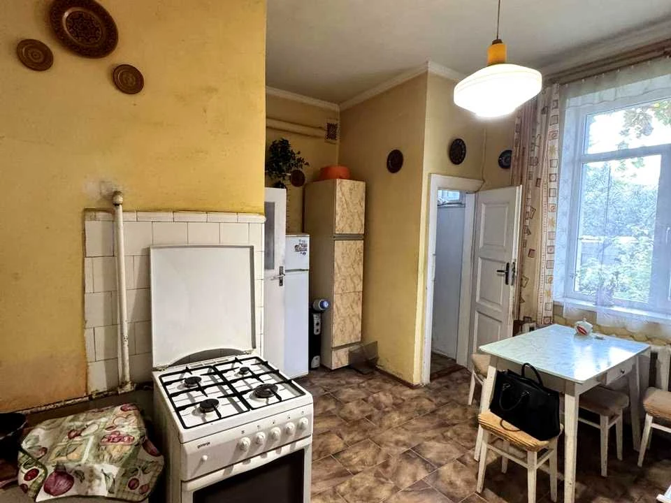 Apartment. Lviv, Oleся Street, Alexander Oleся