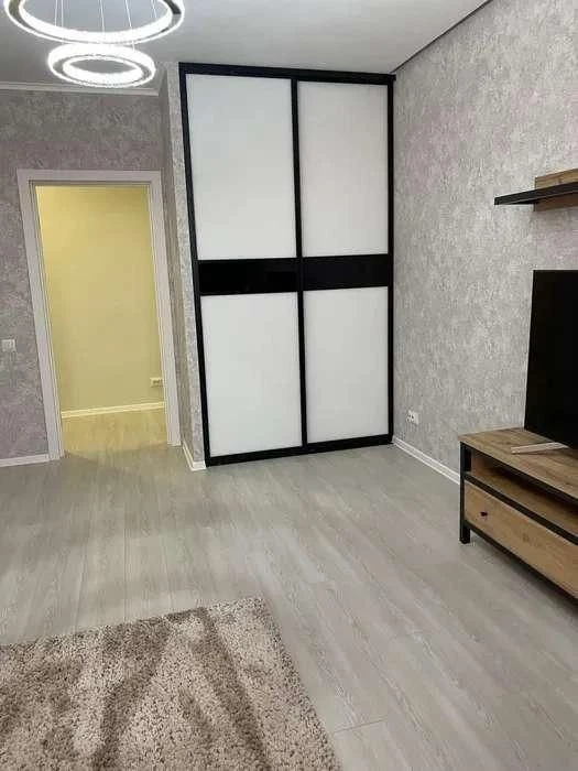 For rent, 2-bedroom apartment in the ЖК Сірецькі сади complex, street Виговського 10-Л (7th building).