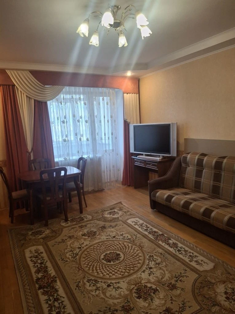 Арена, 3 комнаты. Печерский, Алмазна 14 М. Печерская