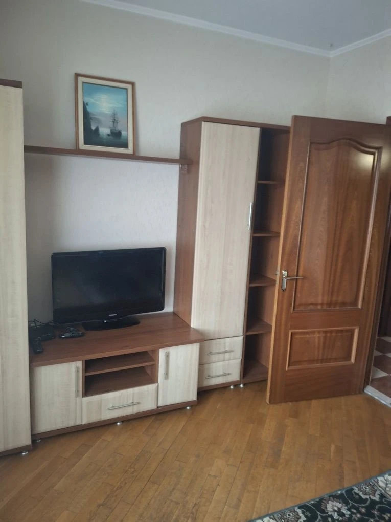 Арена, 3 комнаты. Печерский, Алмазна 14 М. Печерская