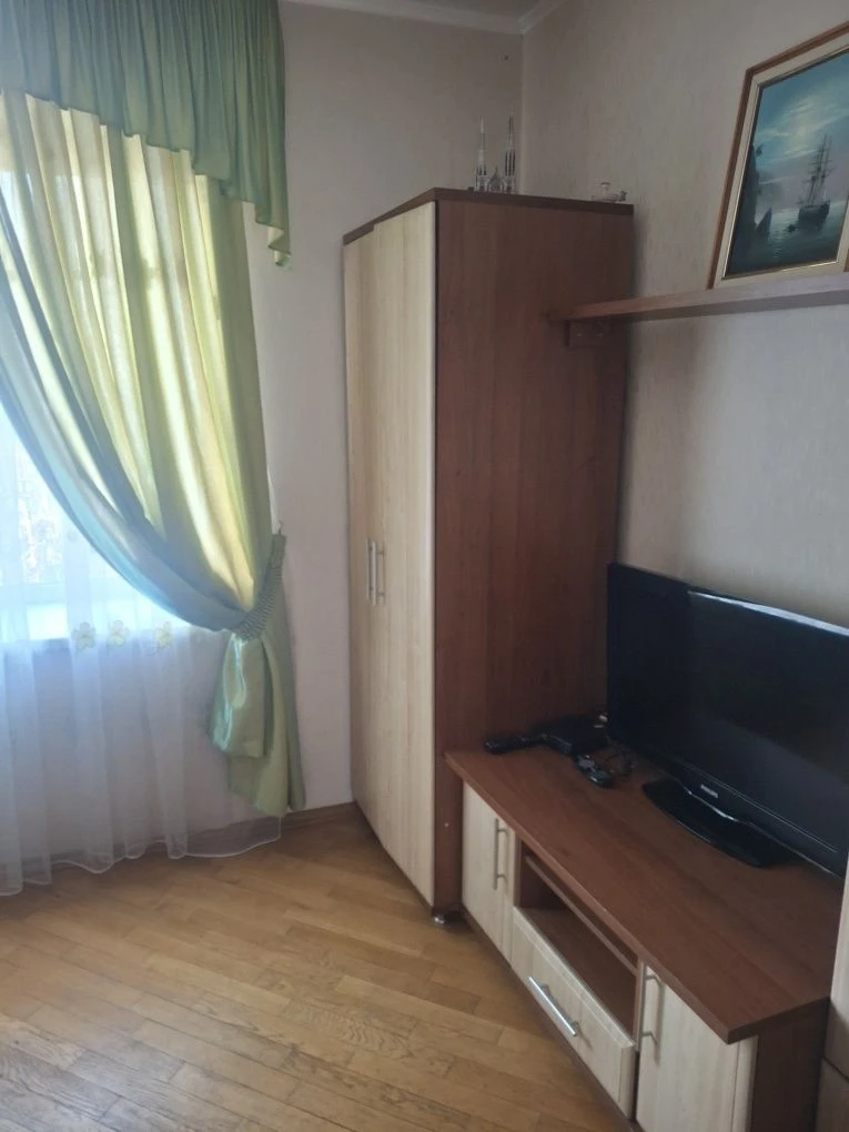 Арена, 3 комнаты. Печерский, Алмазна 14 М. Печерская