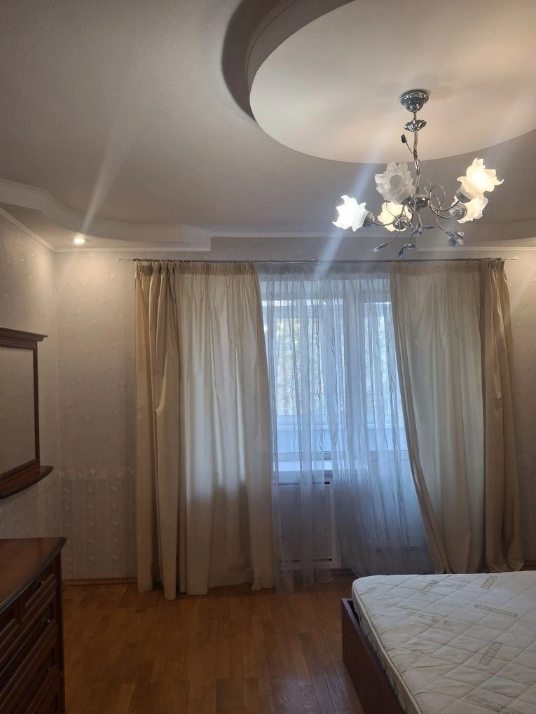 Арена, 3 комнаты. Печерский, Алмазна 14 М. Печерская