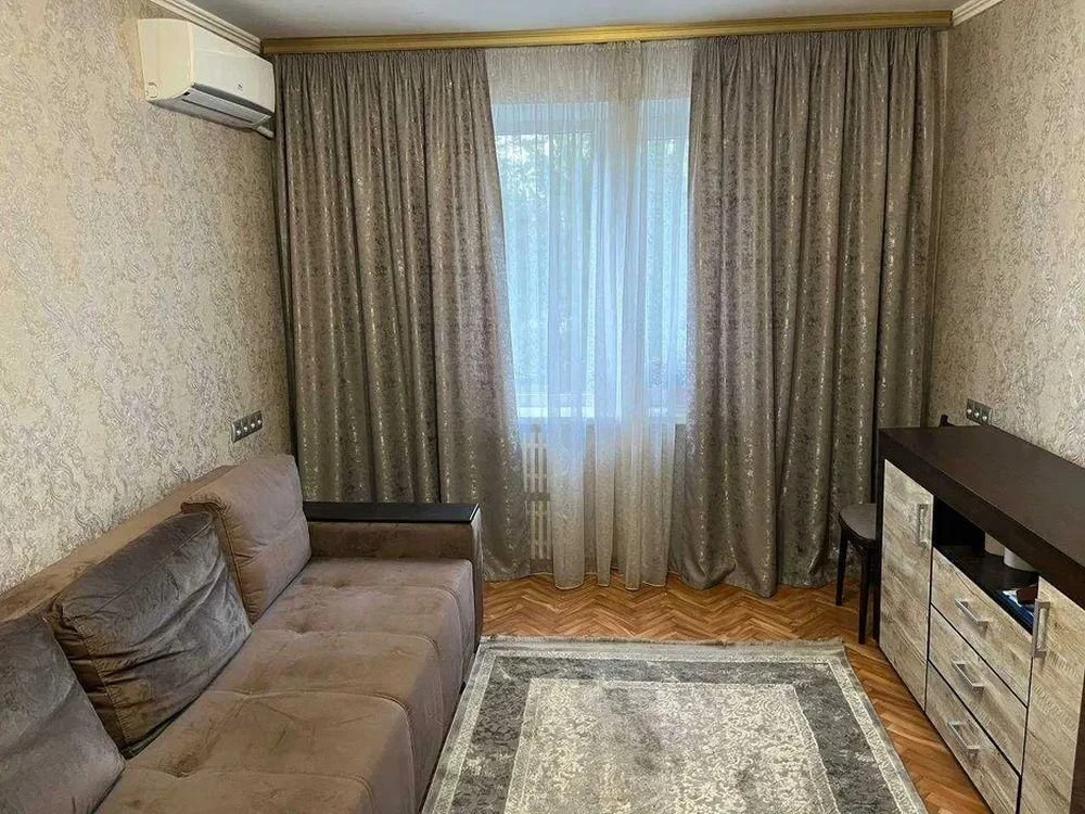 Продается 3-комнатная квартира в районе Березинская улица