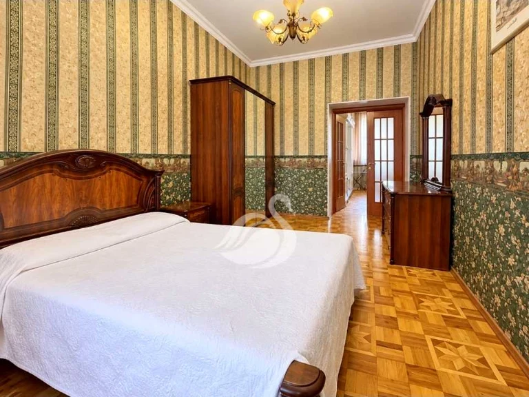 Apartment. Odesa, Deribasivs'ka Street