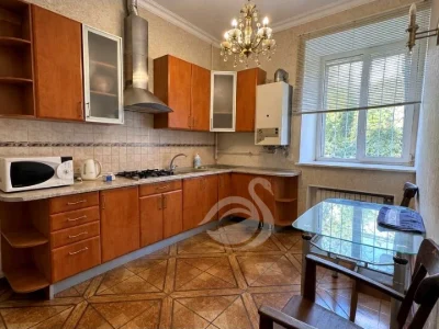 Apartment. Odesa, Deribasivs'ka Street