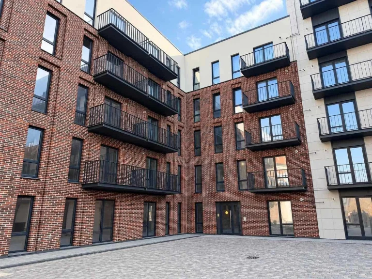Spacious 2-bedroom apartment in a completed building