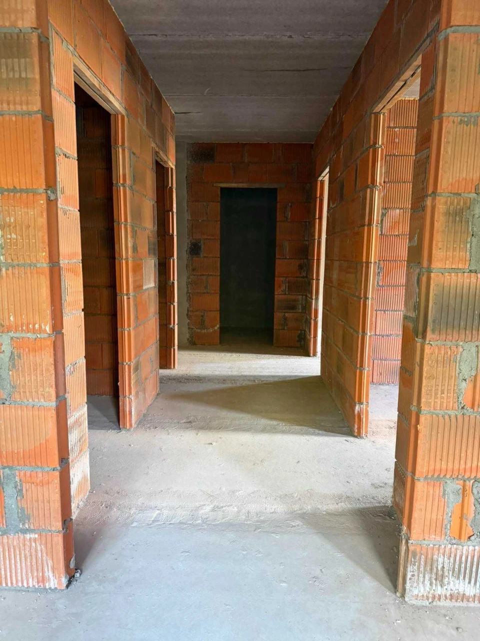 Spacious 2-bedroom apartment in a completed building