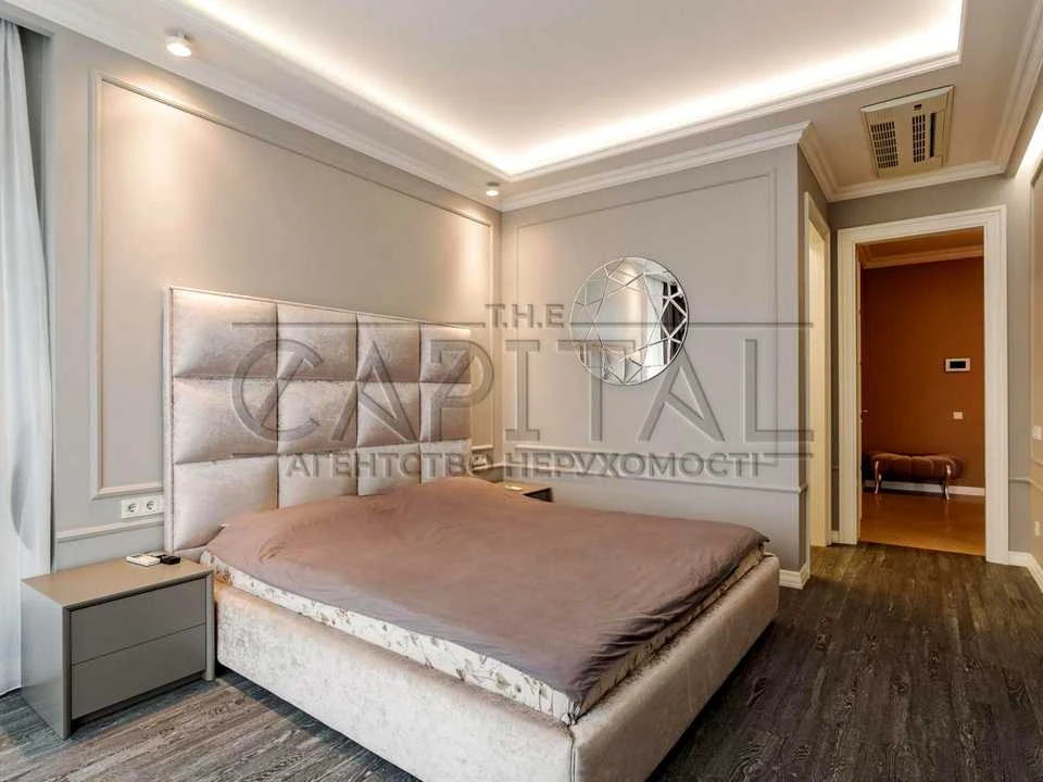 Apartment. Дніprovska naberezhna st.