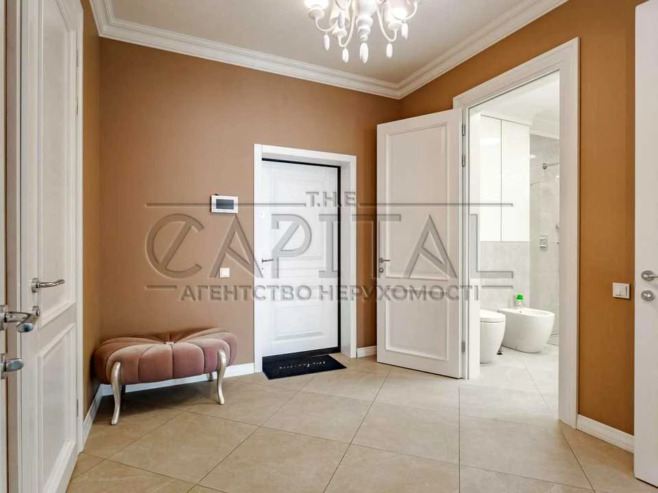 Apartment. Дніprovska naberezhna st.