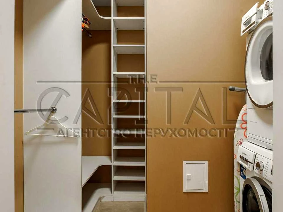 Apartment. Дніprovska naberezhna st.