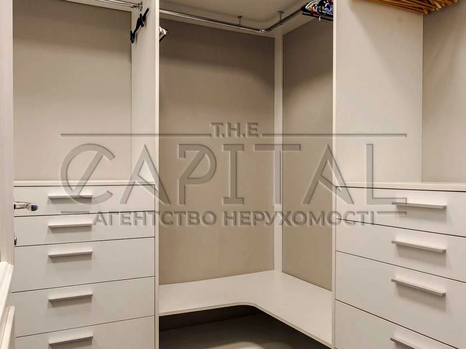 Apartment. Дніprovska naberezhna st.