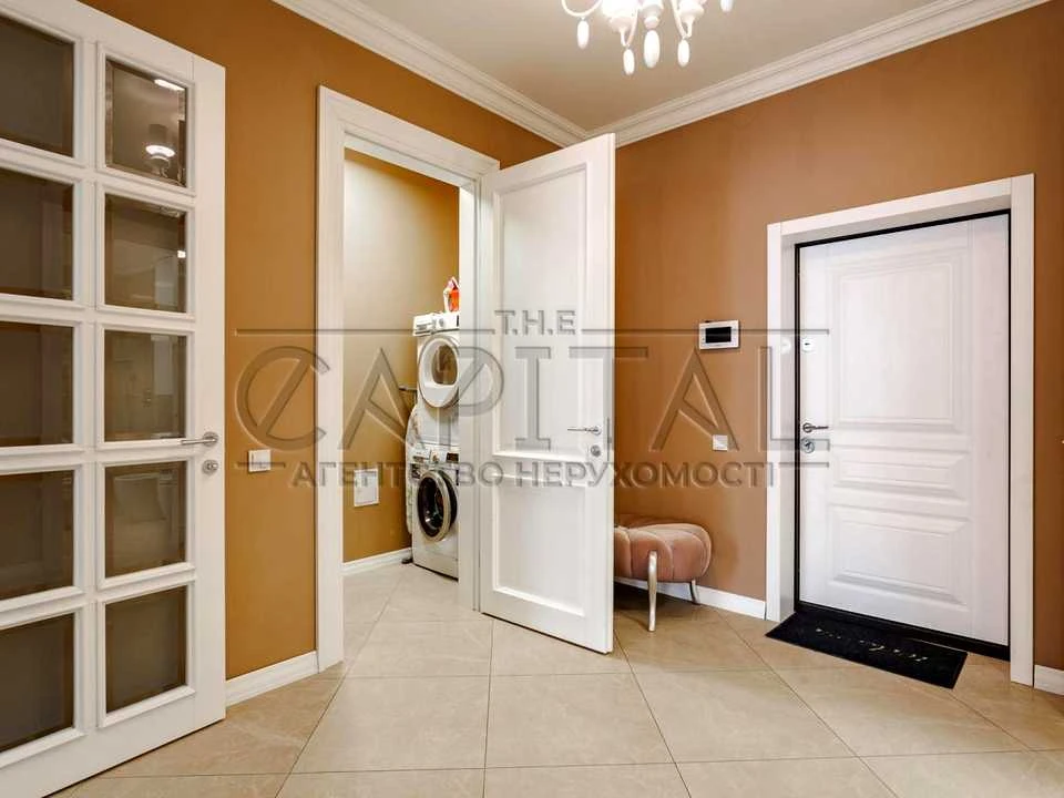 Apartment. Дніprovska naberezhna st.
