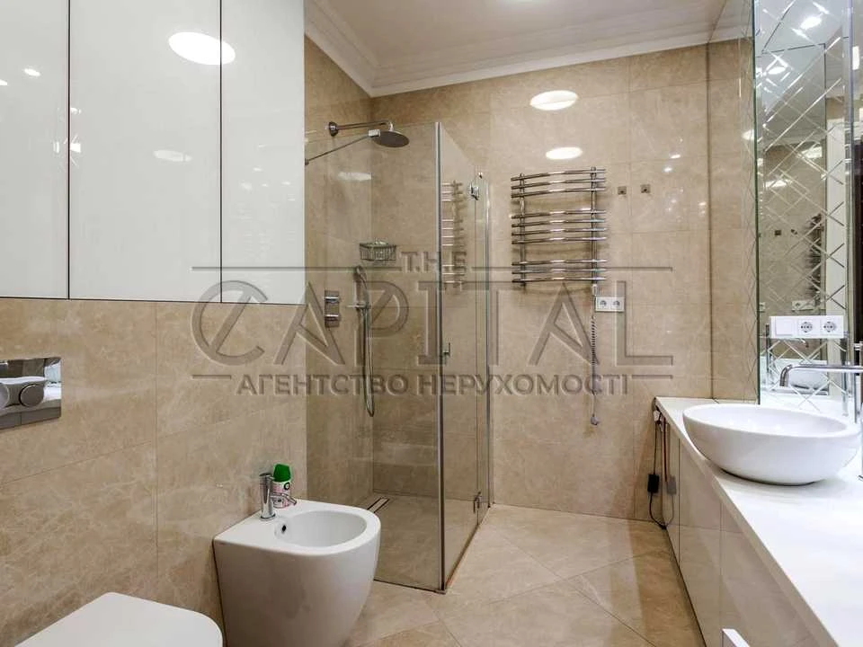 Apartment. Дніprovska naberezhna st.