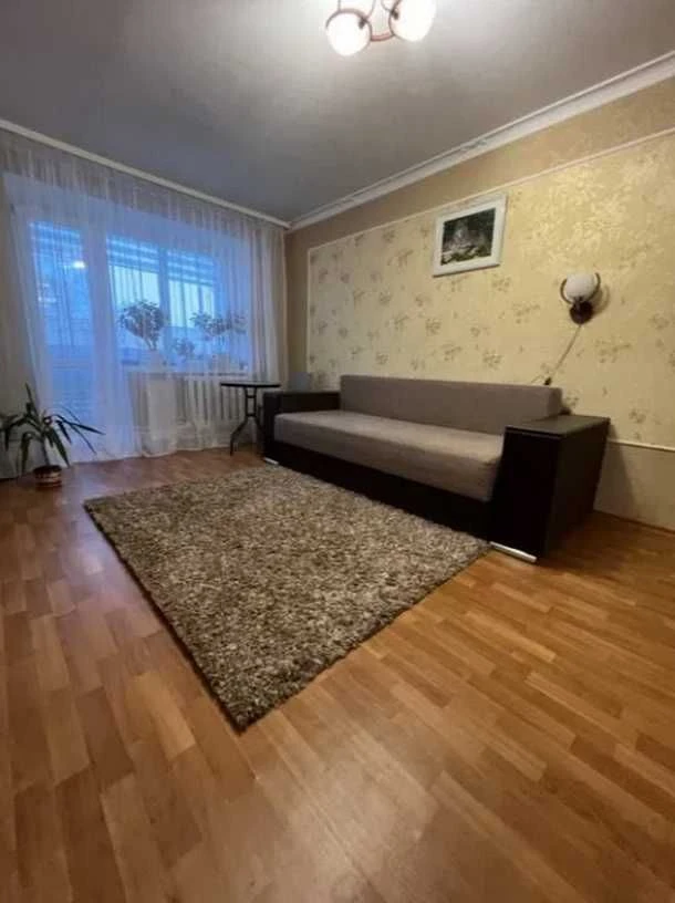 1-комнатная квартира на Виставке, улица Свободы, 4-й этаж, кирпичный, Ре