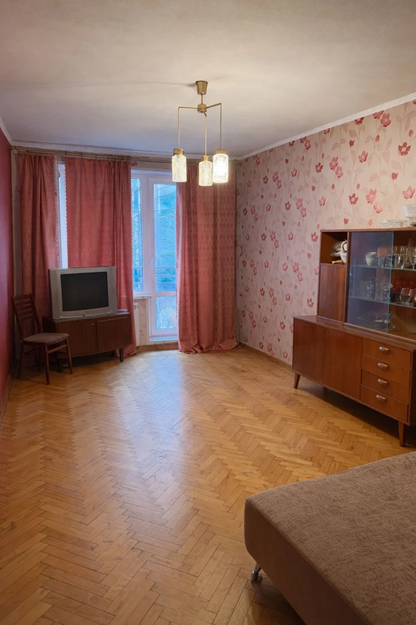 Терміново продам 3-кімнатну квартиру м.Салтівська без посере