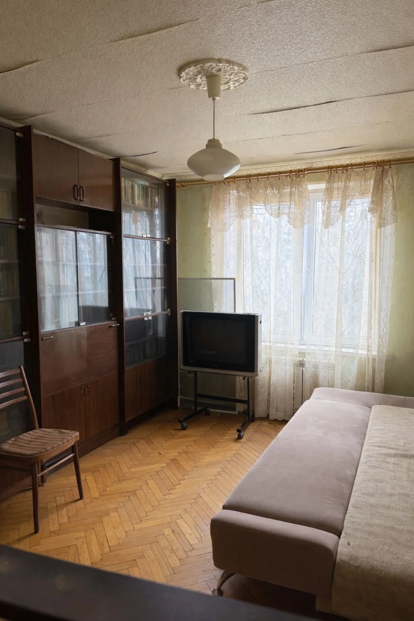 Терміново продам 3-кімнатну квартиру м.Салтівська без посере
