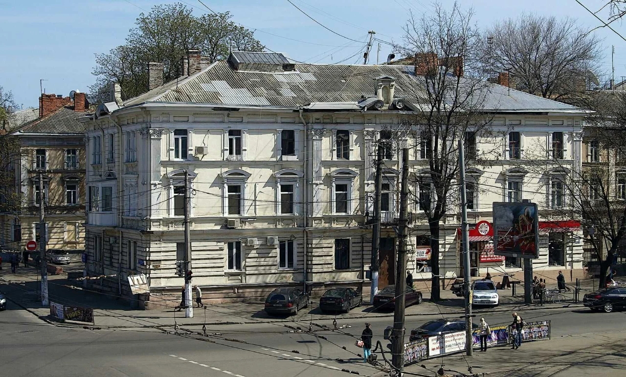 For Sale: 2-bedroom apartment on Italiysky Bulvari.