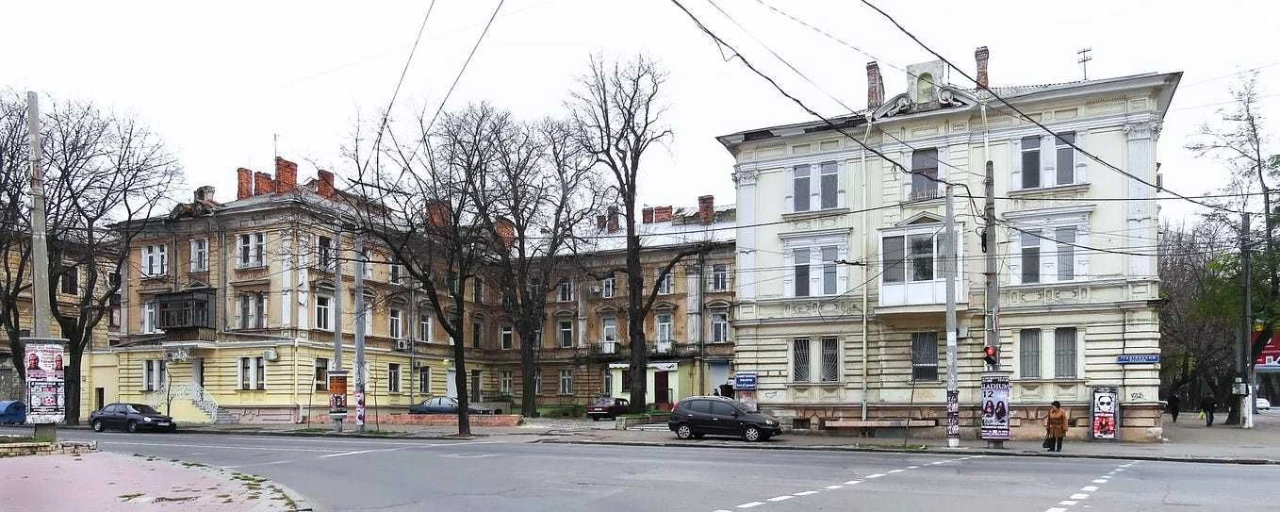 For Sale: 2-bedroom apartment on Italiysky Bulvari.