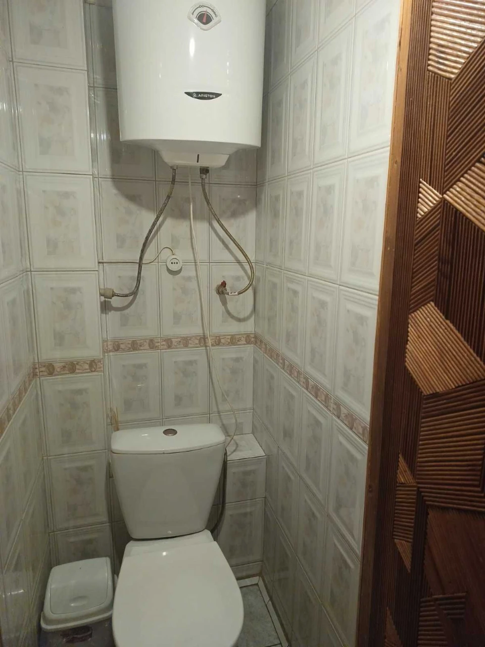 Sale of a 2-room apartment in Khortitsy district.