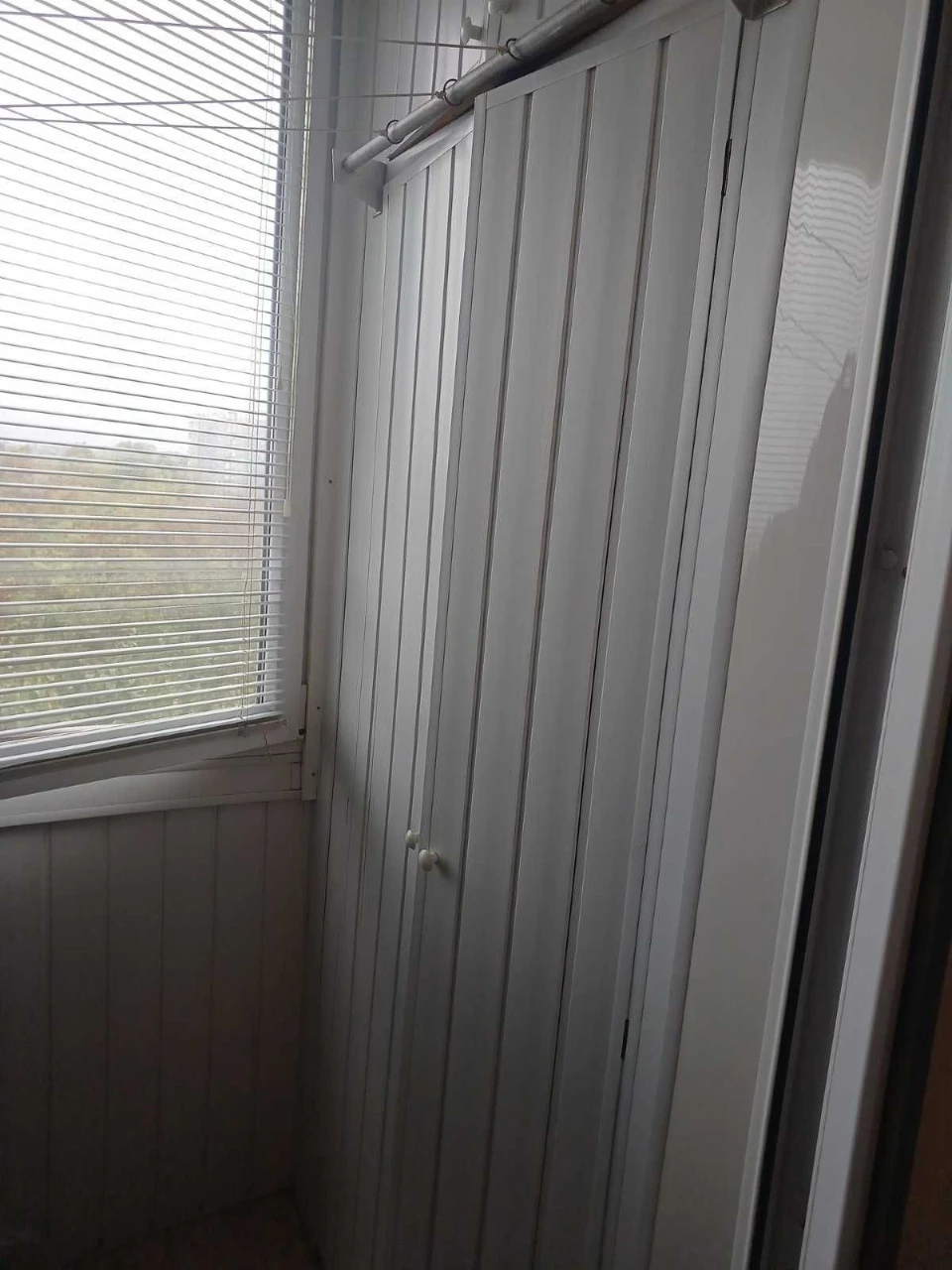Sale of a 2-room apartment in Khortitsy district.