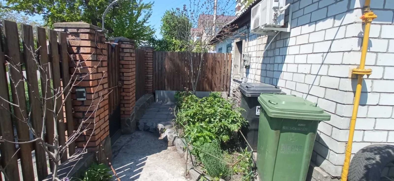 Продаж будинку в місті