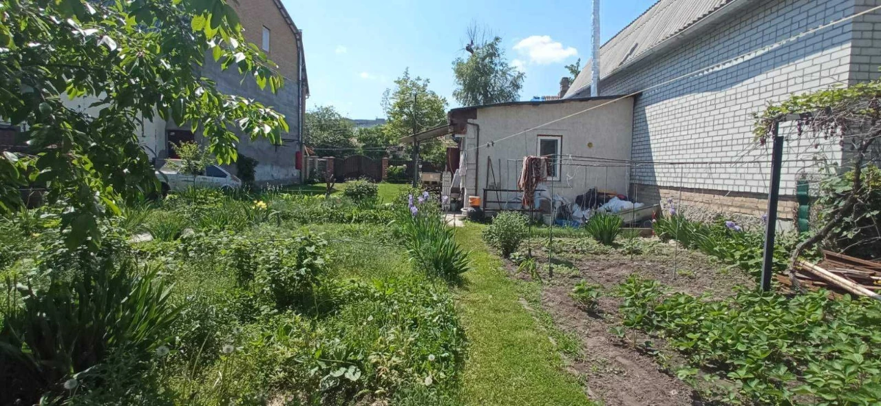 Продаж будинку в місті