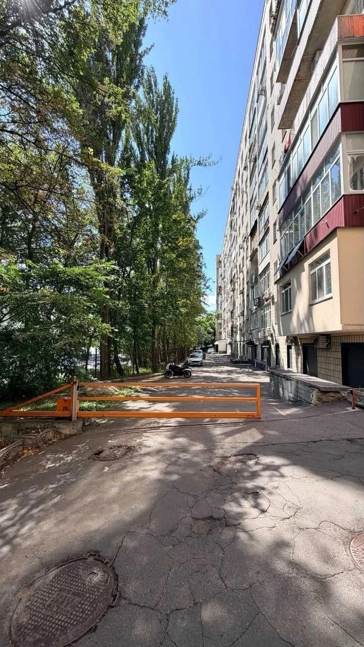 Rent a 3-bedroom apartment near Mariinsky Park, Arsenal District