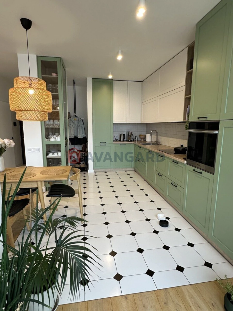 Sale of a 3-bedroom townhouse in the "Semycvet" residential complex, street
