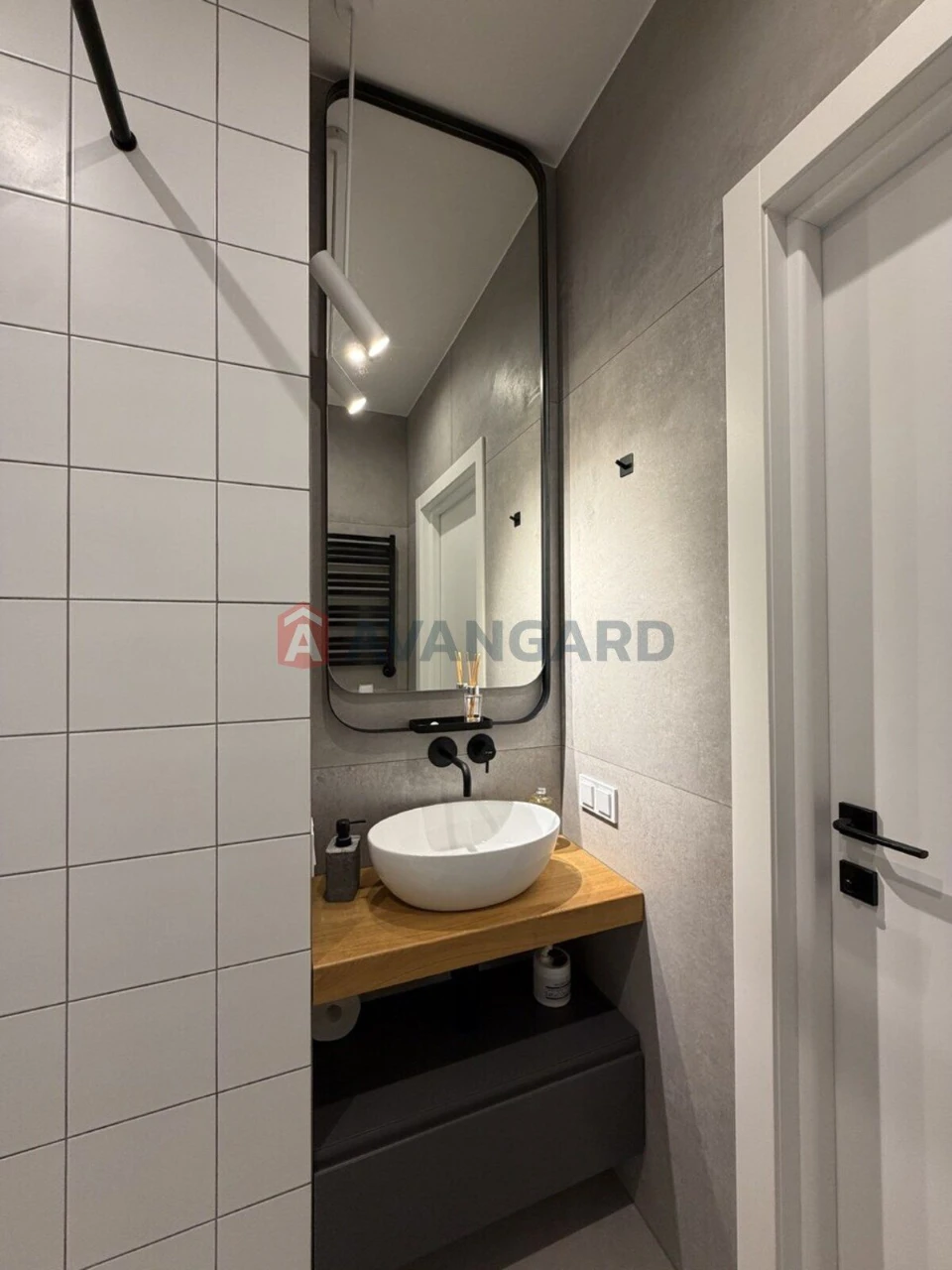 Sale of a 3-bedroom townhouse in the "Semycvet" residential complex, street