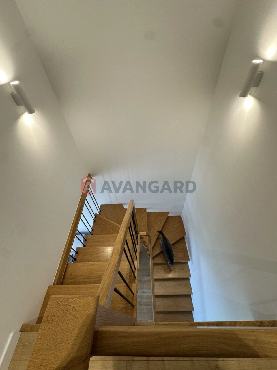 Sale of a 3-bedroom townhouse in the "Semycvet" residential complex, street