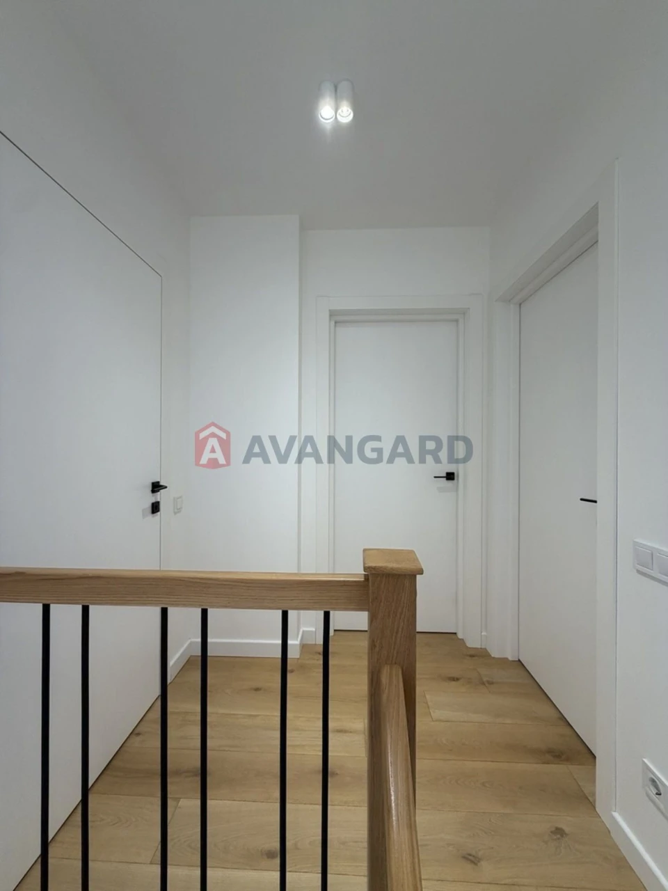 Sale of a 3-bedroom townhouse in the "Semycvet" residential complex, street